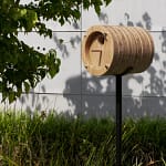 heeej! bamboe vogelhuisje op paal d-sire.nl