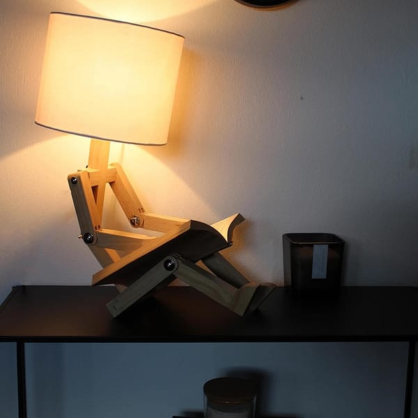 zittende tafellamp emil design tafellamp houten lamp met kap