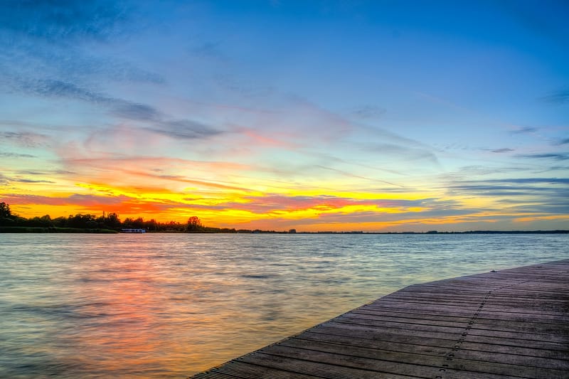 Zuidlaardermeer met zonsondergang